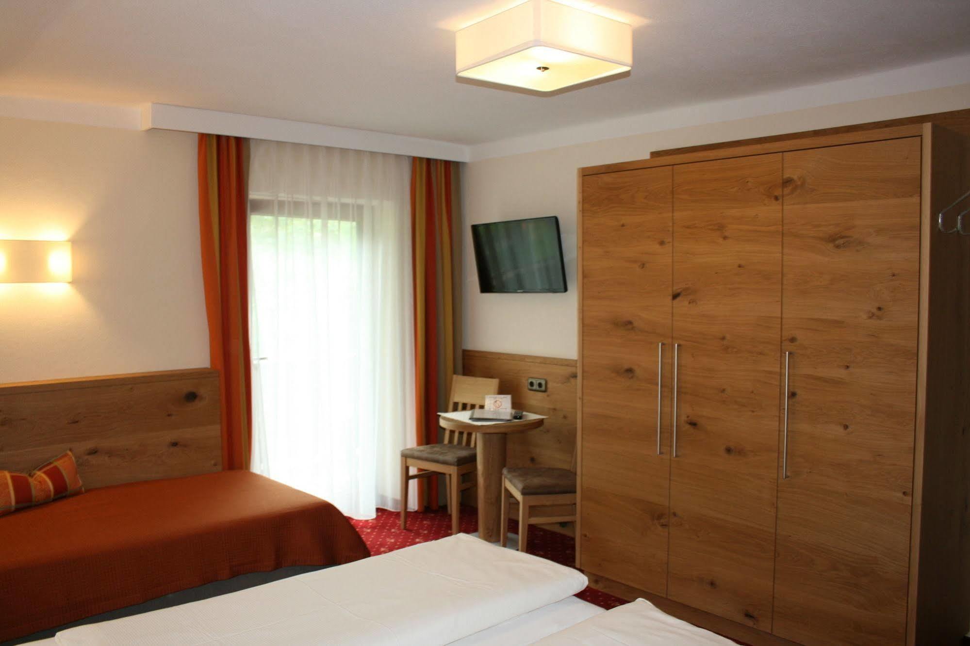 Pension Birkenhof Mayrhofen Exterior photo