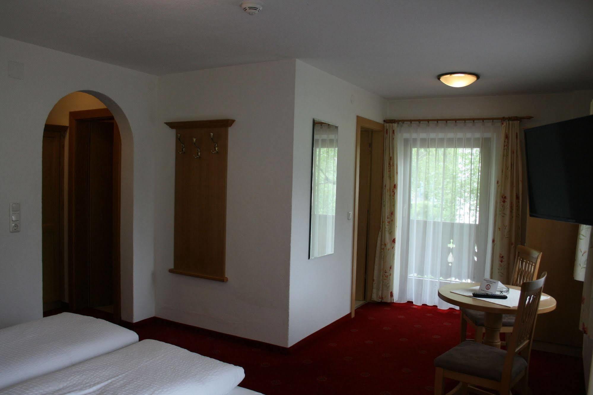 Pension Birkenhof Mayrhofen Exterior photo